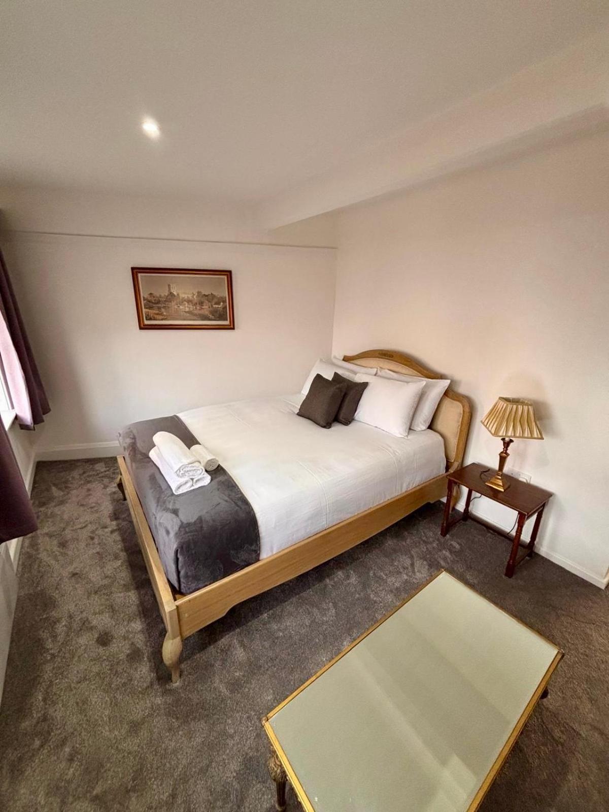 Juniper Berry Hotel Southampton Bagian luar foto