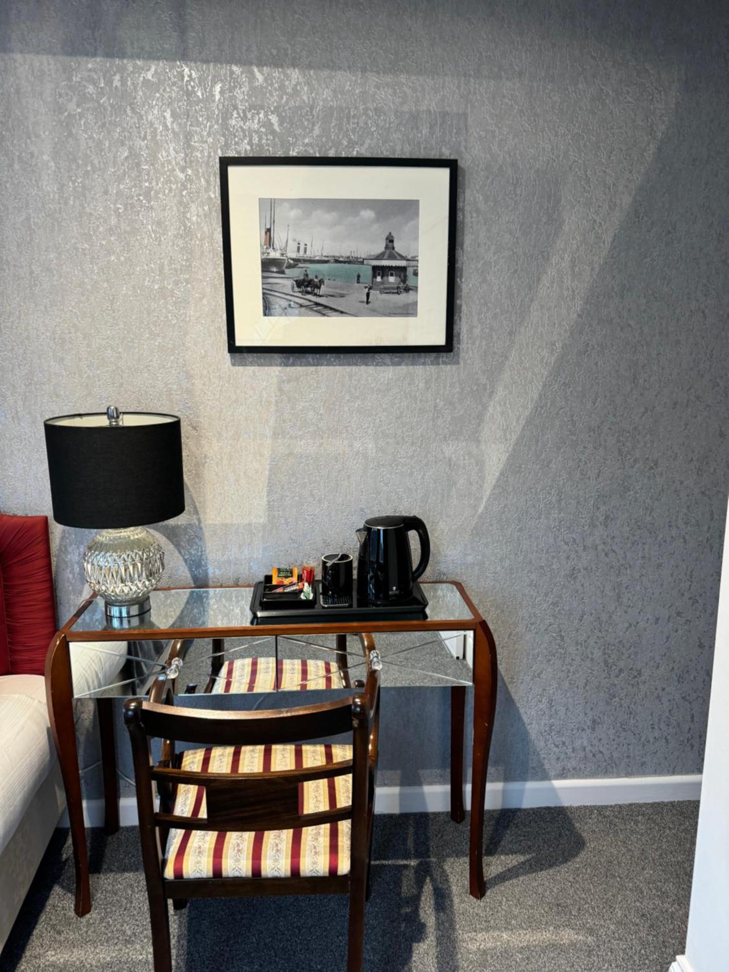Juniper Berry Hotel Southampton Bagian luar foto